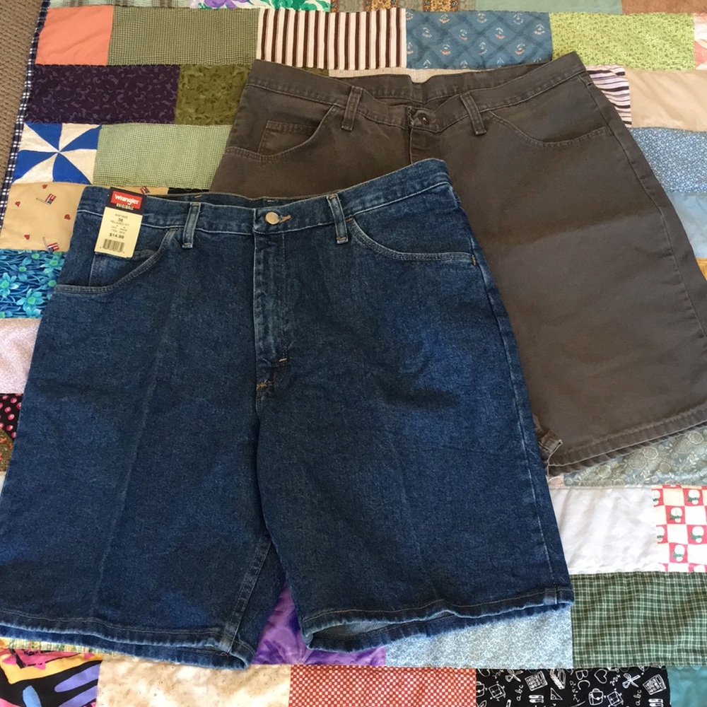 2 Wrangler men’s shorts